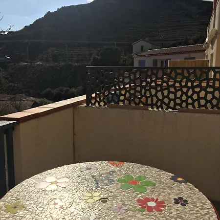 Acacia Apartment