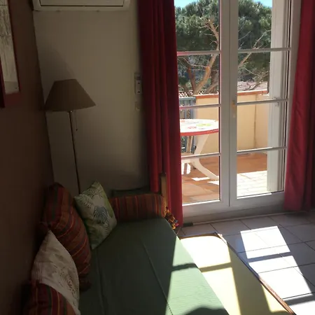 Acacia Apartment