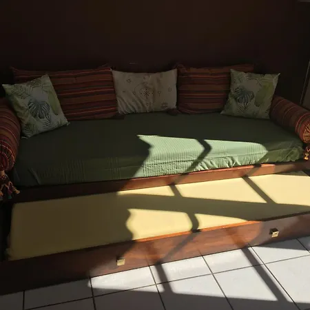 Acacia Apartment